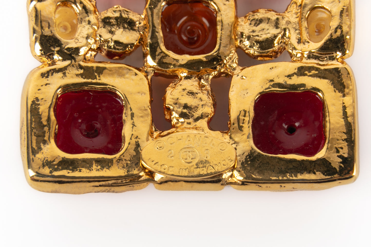 Broche en pâte de verre Chanel 