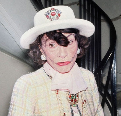 Broche en pâte de verre Chanel 1960's