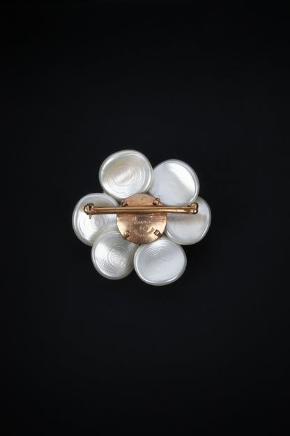 Broche camélia Chanel