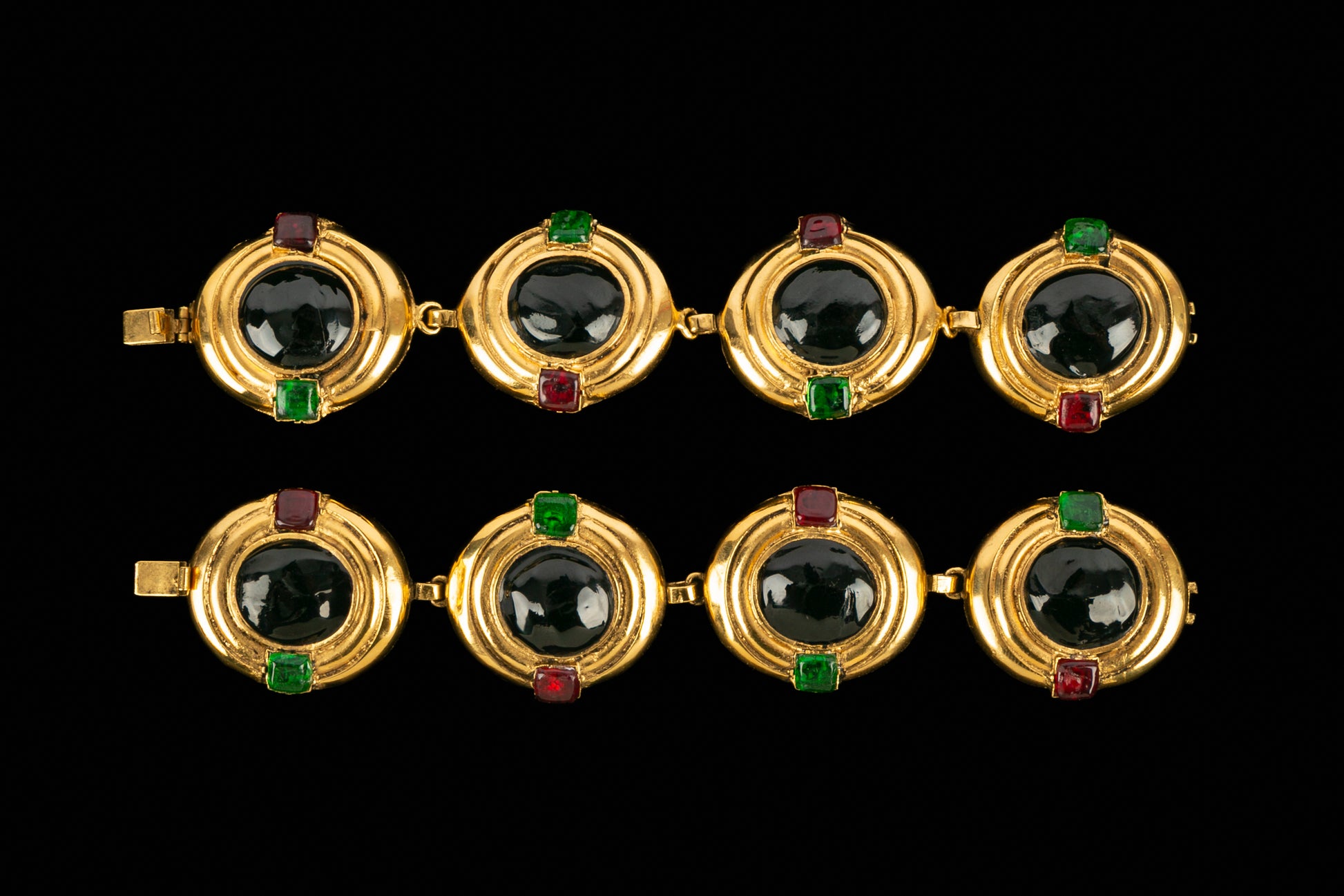 Paire de bracelets Chanel