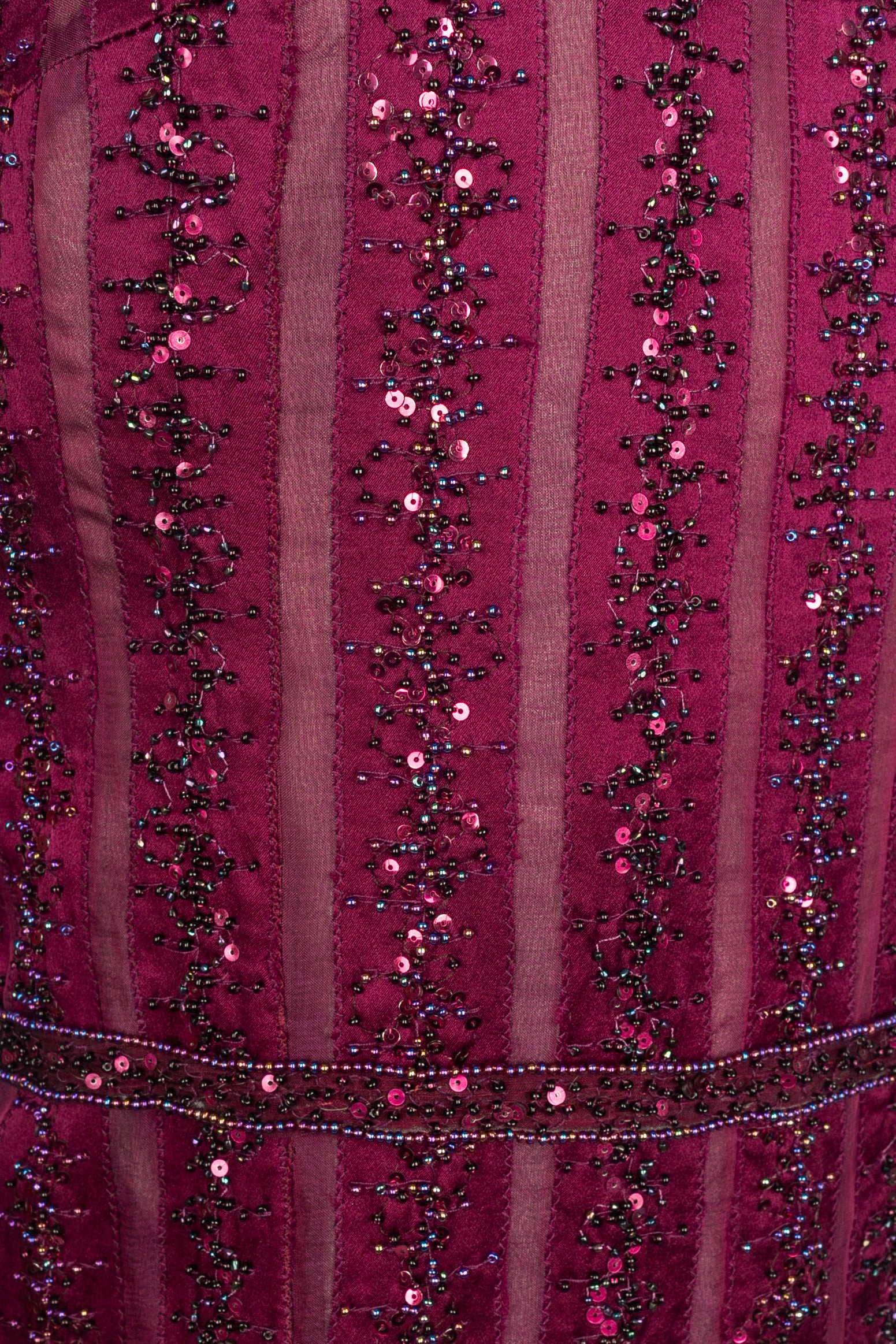 Robe ancienne en soie violette