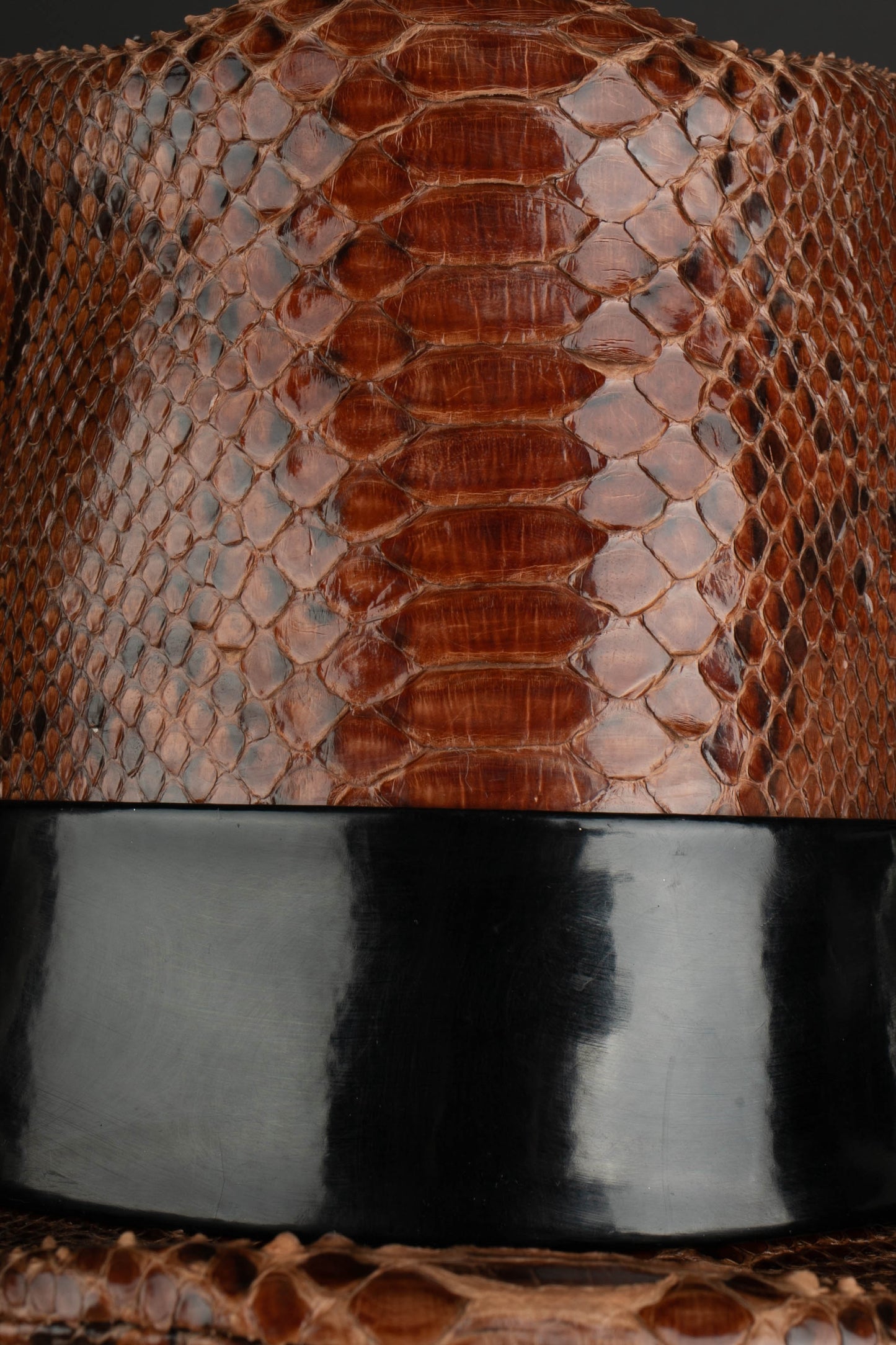 Chapeau en serpent Yves Saint Laurent Haute Couture