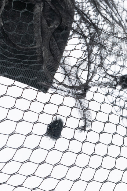 Accessoire de tête / Chapeau bibi anonyme