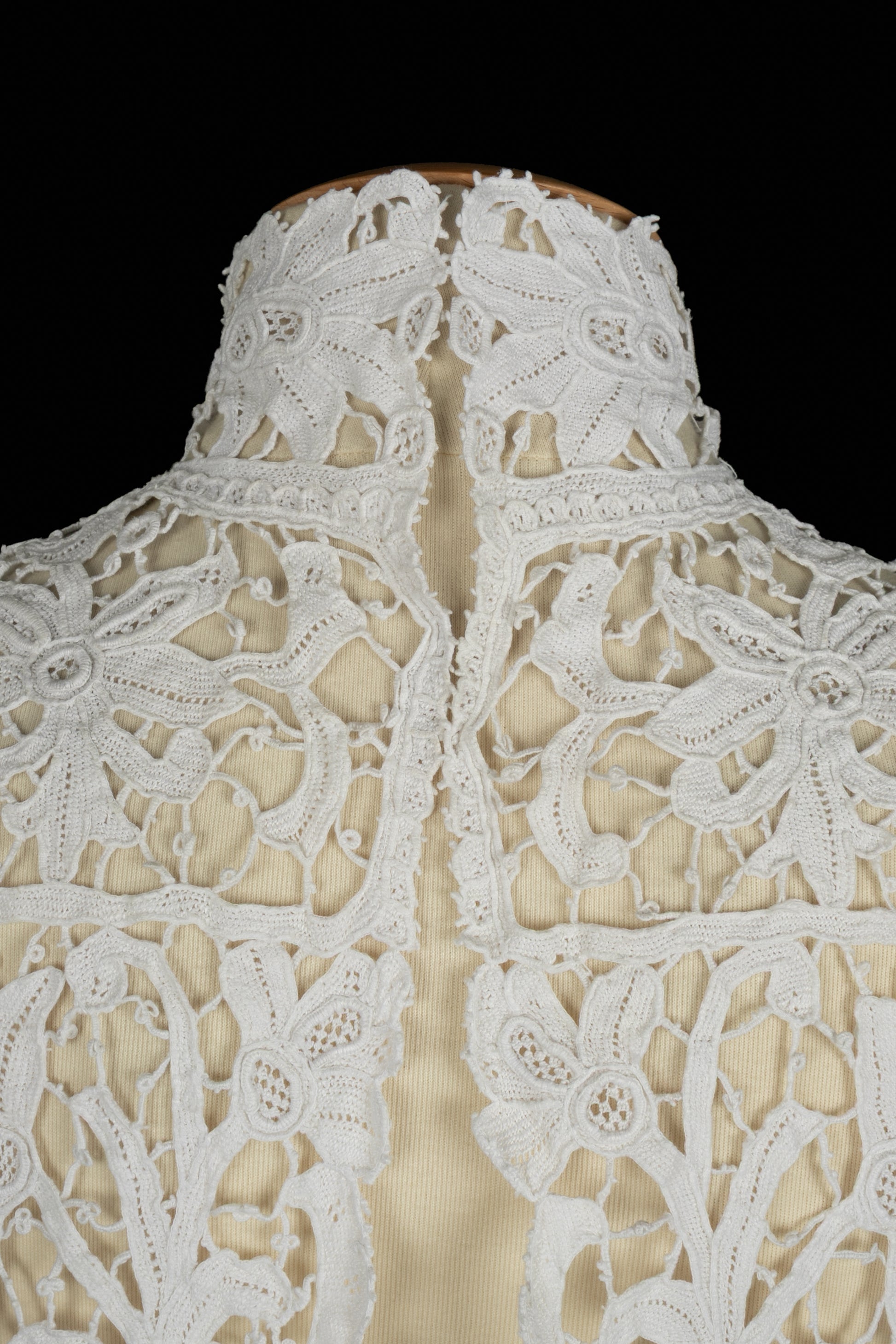 Haut ancien en dentelle