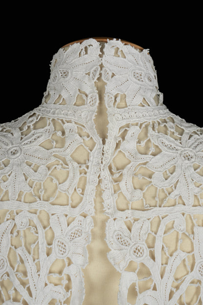 Haut ancien en dentelle