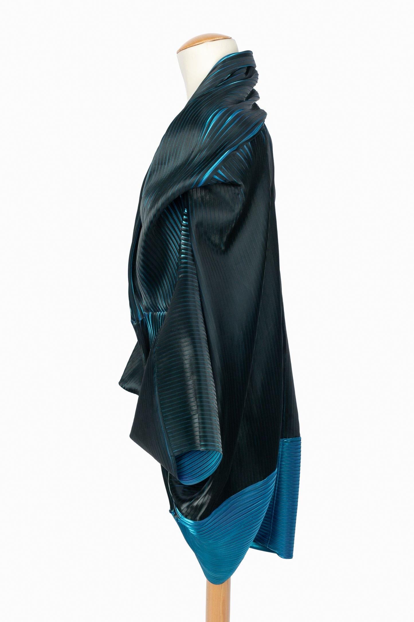 Manteau irisé Issey Miyake 