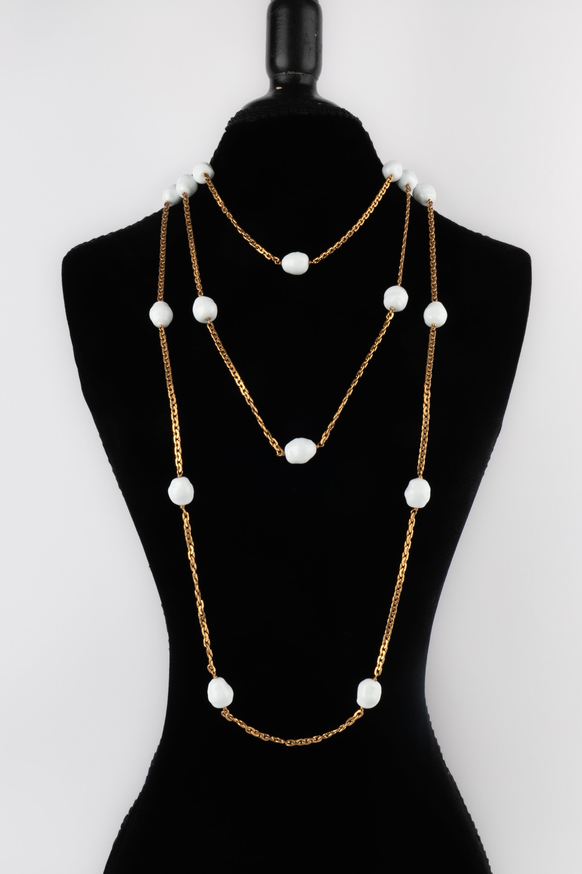 Collier / sautoir de perles Chanel