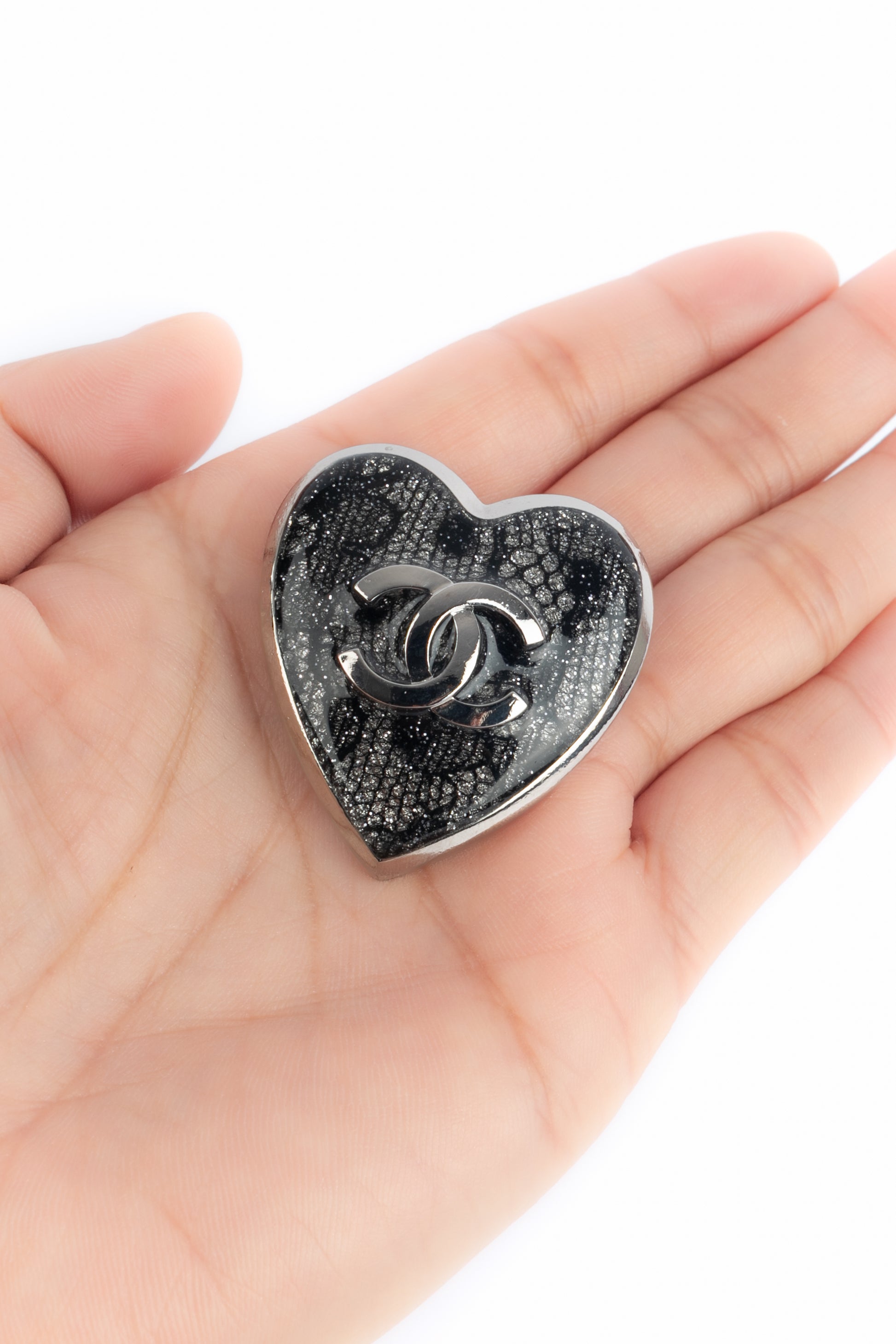 Broche "Coeur" Chanel 2024