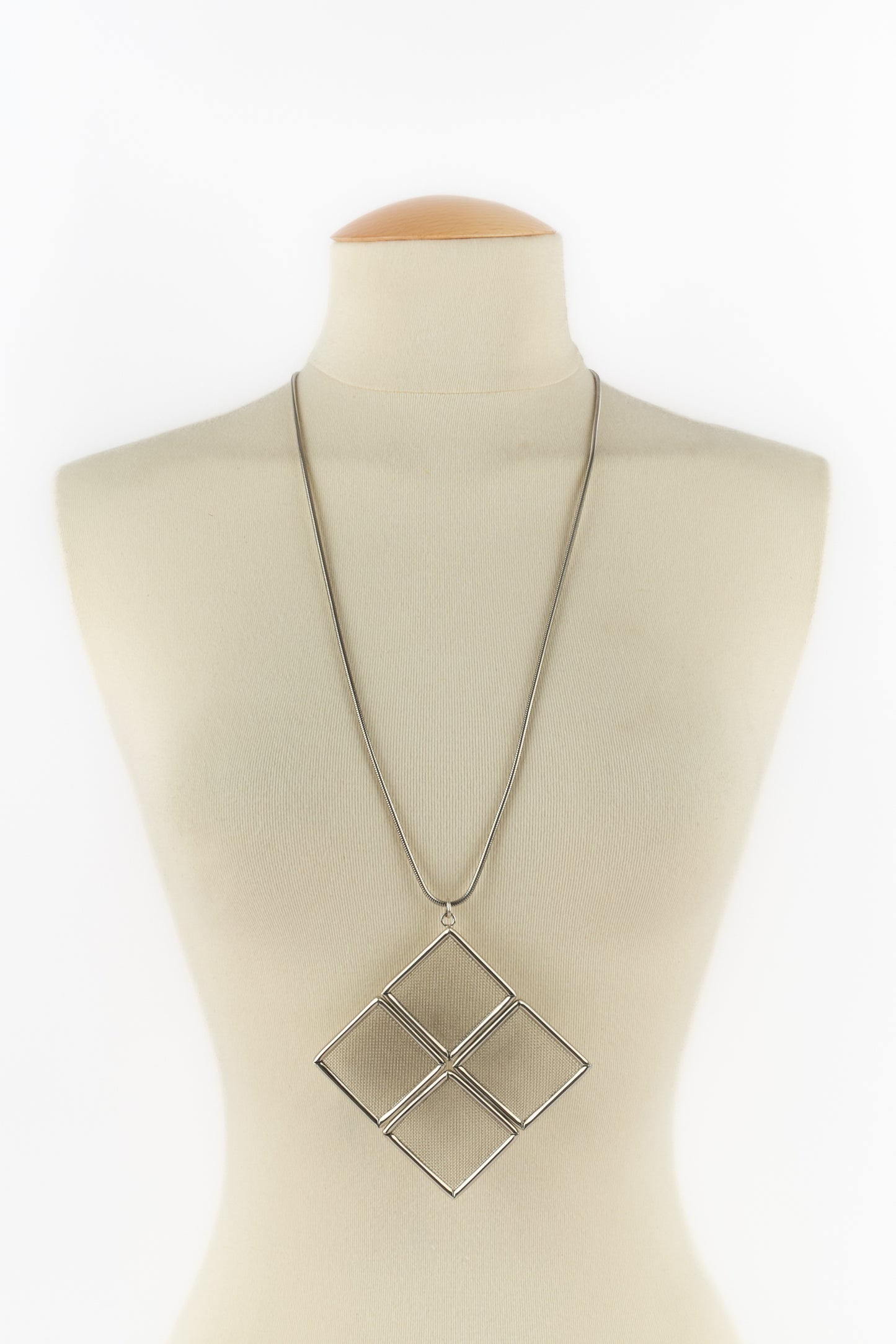 Collier pendentif Paco Rabanne