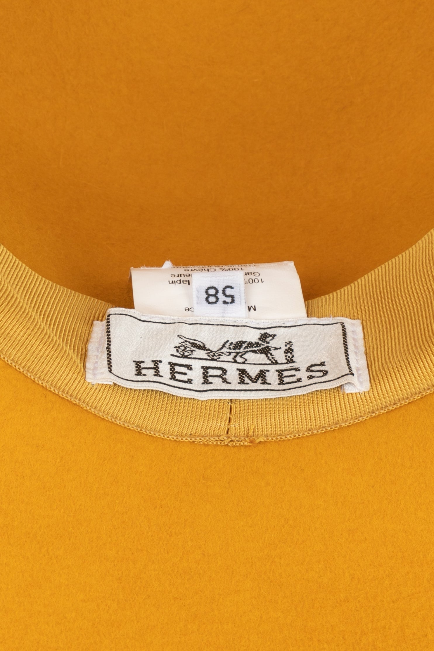 Chapeau en feutre jaune Hermès 