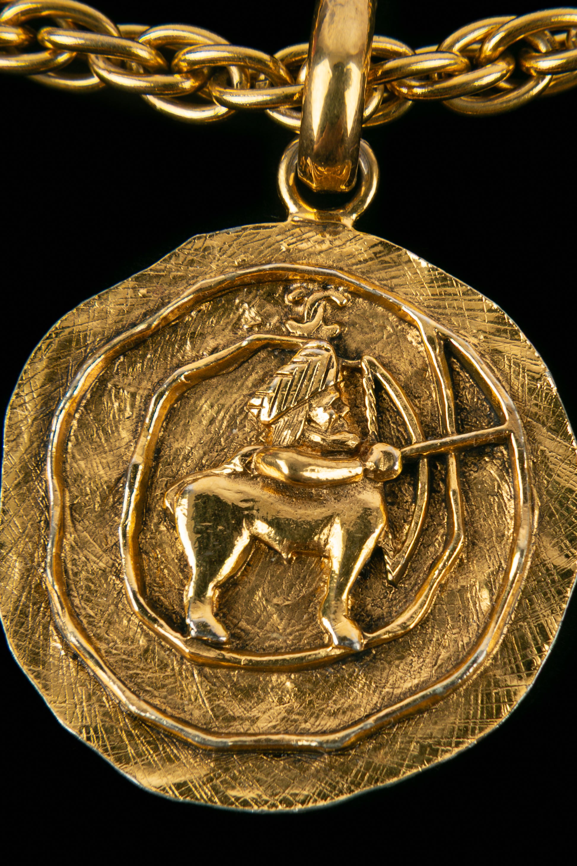 Collier médaillon Chanel