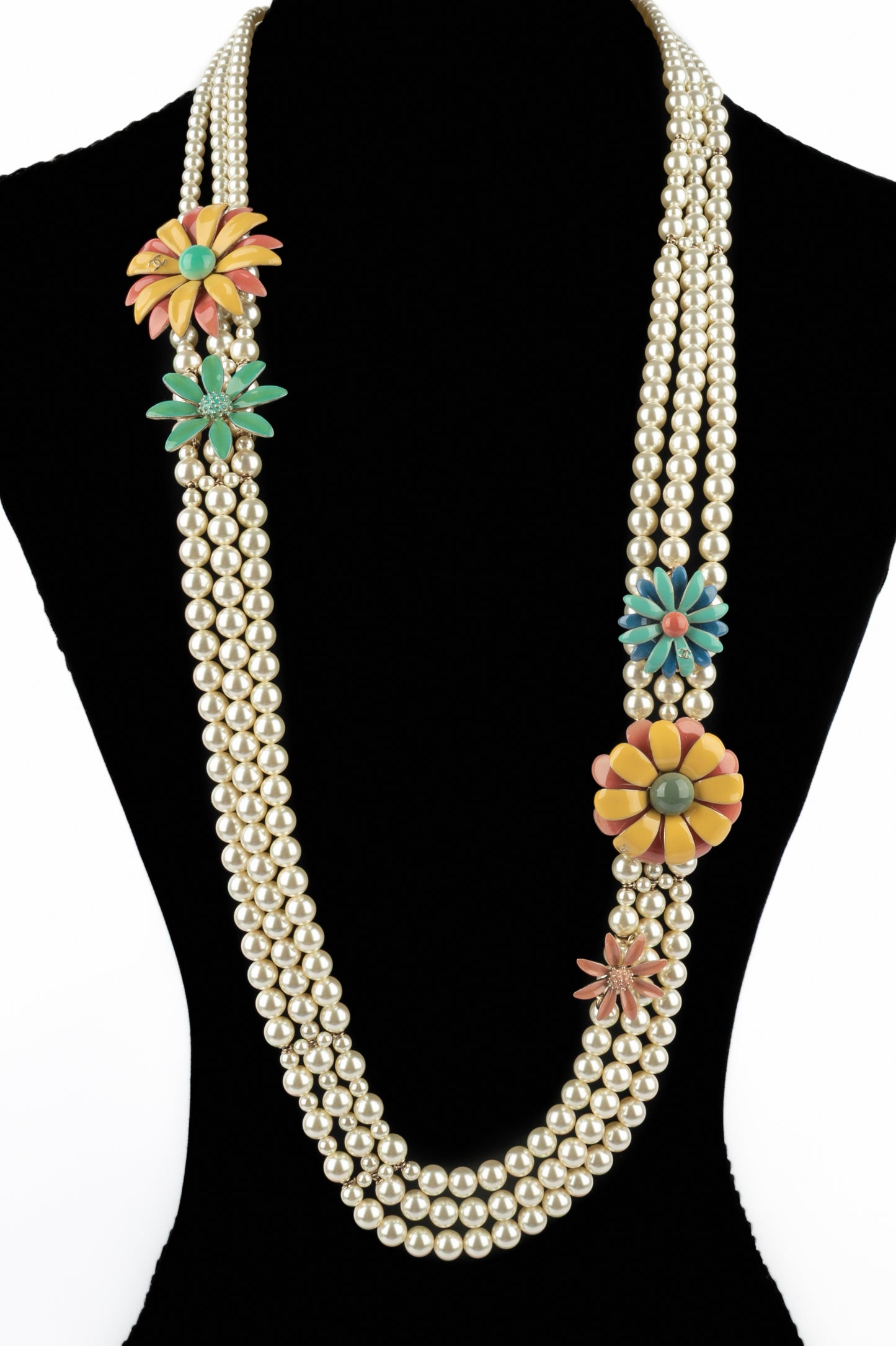 Collier fleurs Chanel 2017