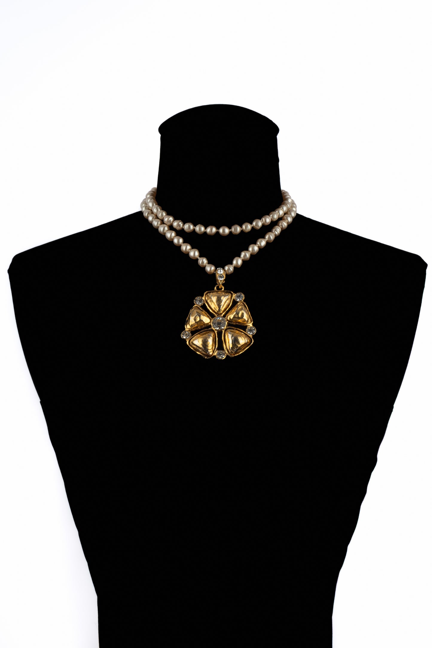 Collier pendentif Chanel 1985-1990