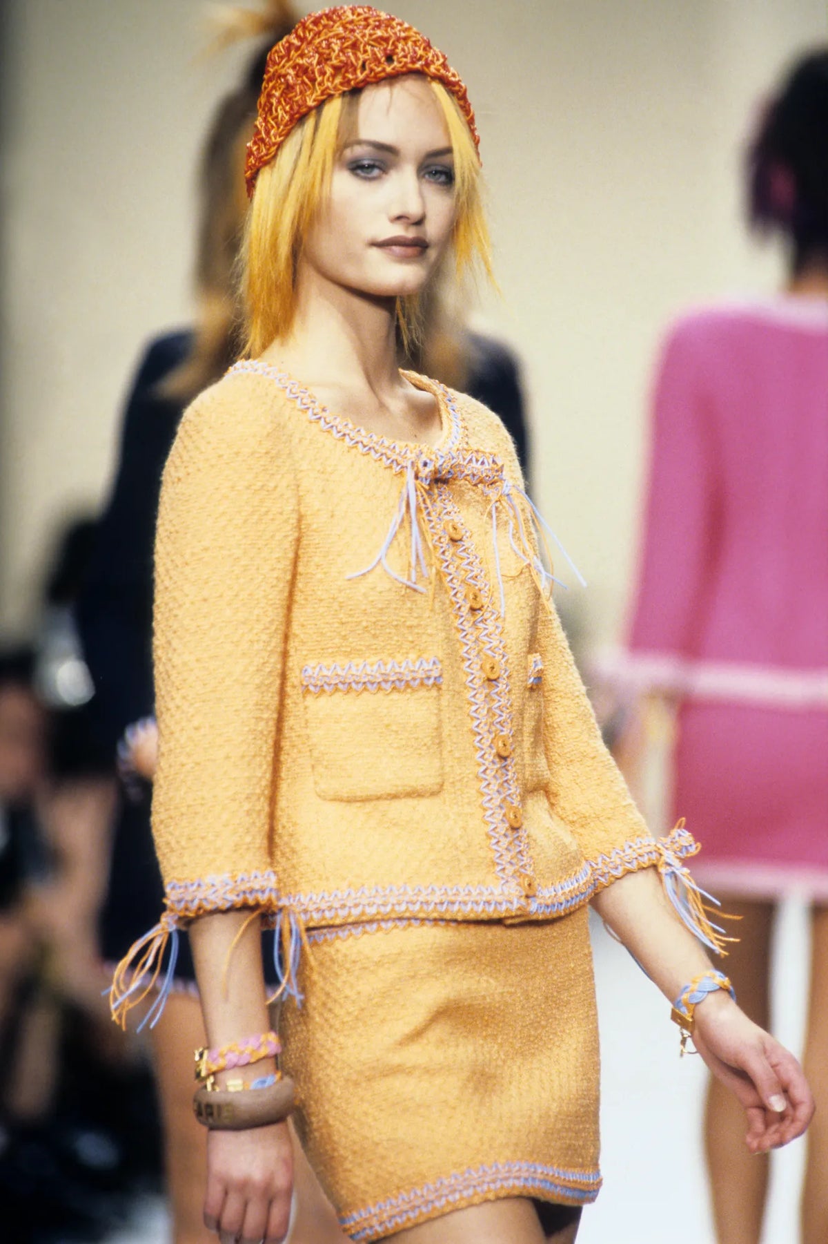 CHANEL-SPRING-1994-RTW-07-AMBER-VALLETTA.webp