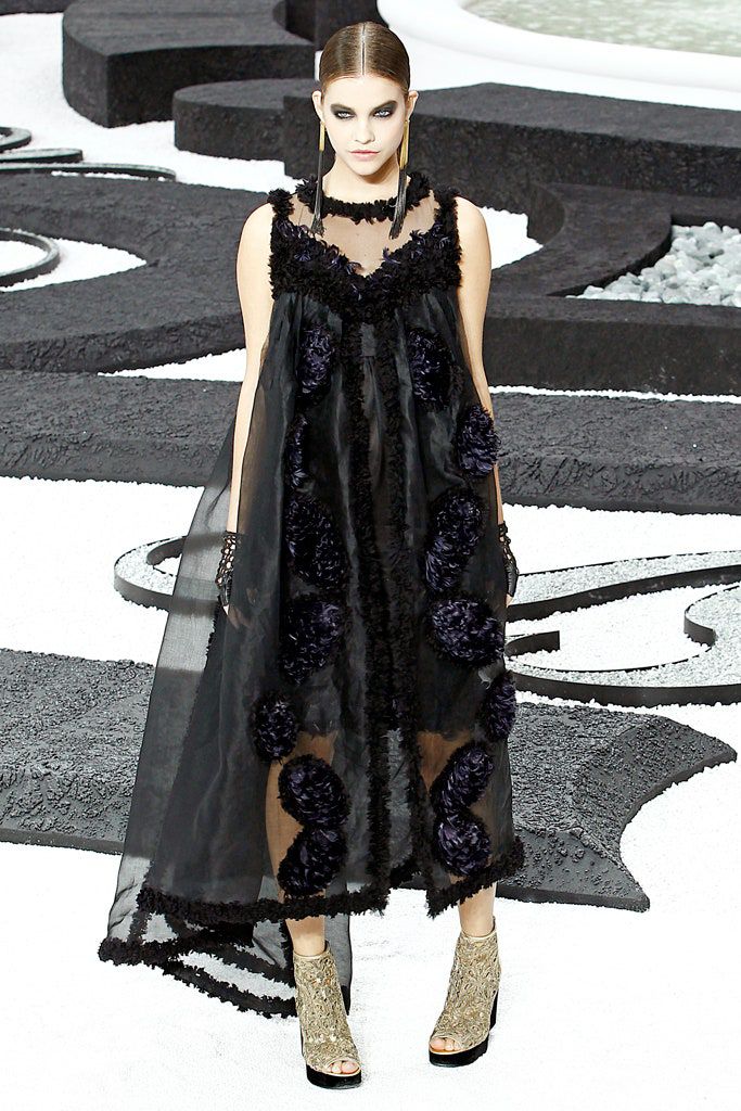 Chanel black dress Spring 2011