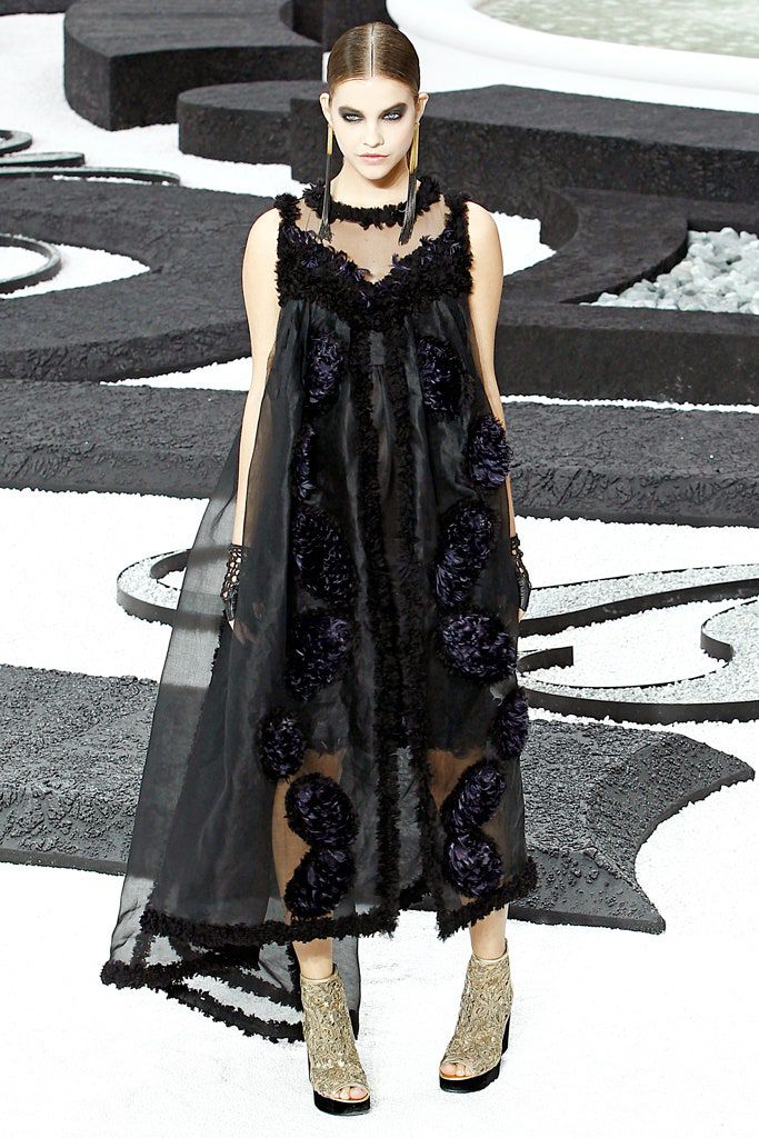 Robe noire Chanel Printemps 2011