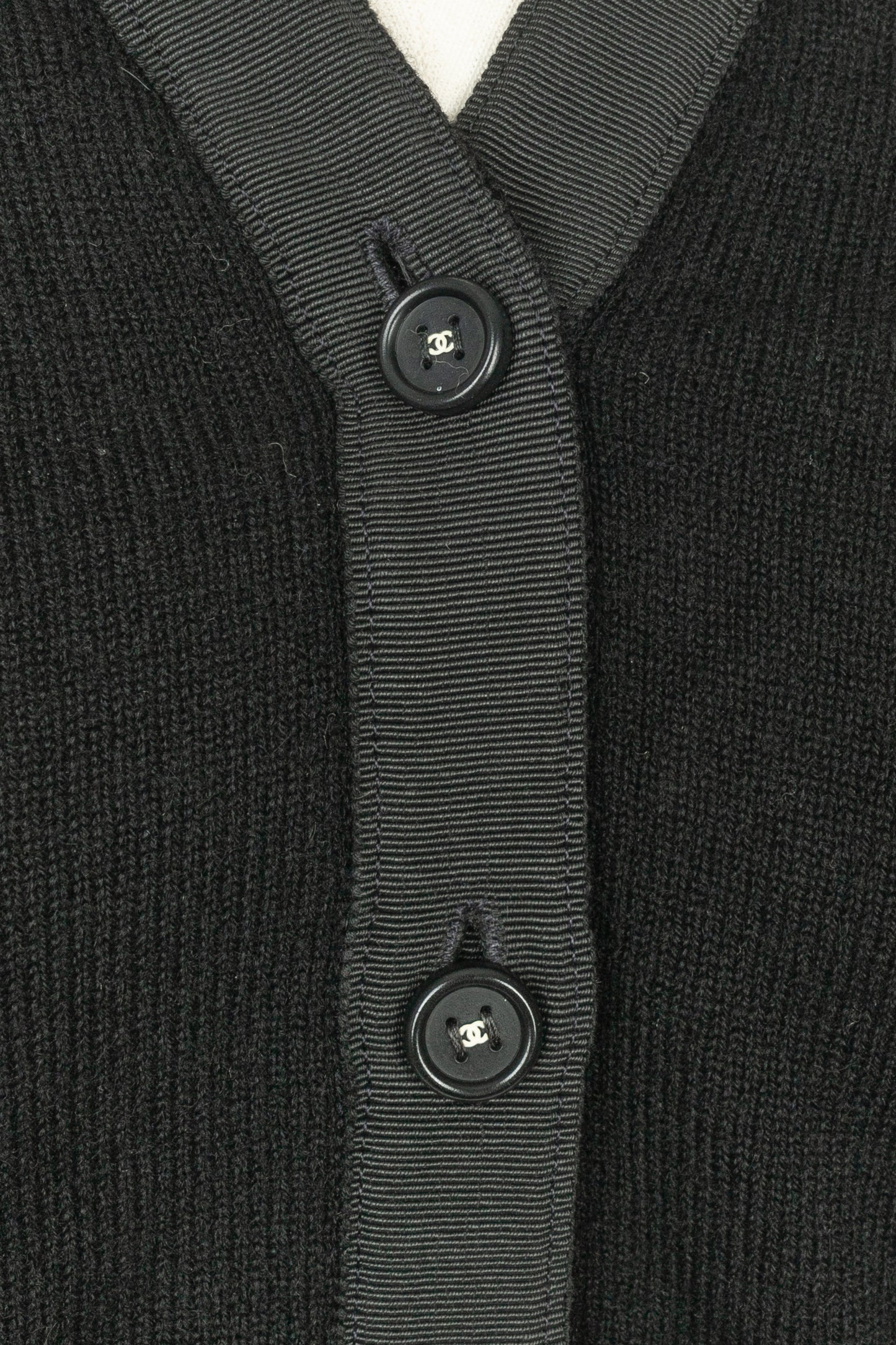 Cardigan noir Chanel