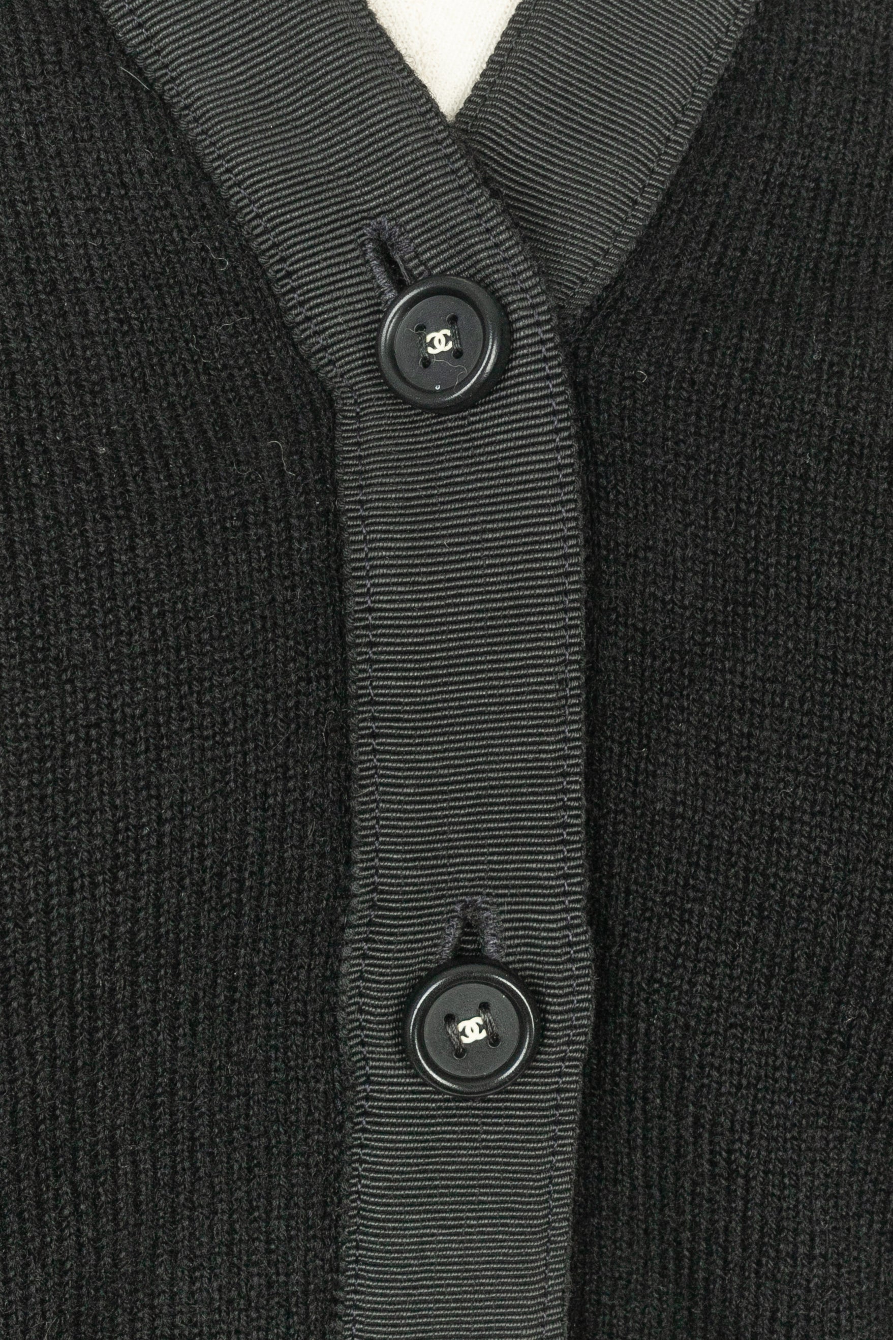 Cardigan noir Chanel