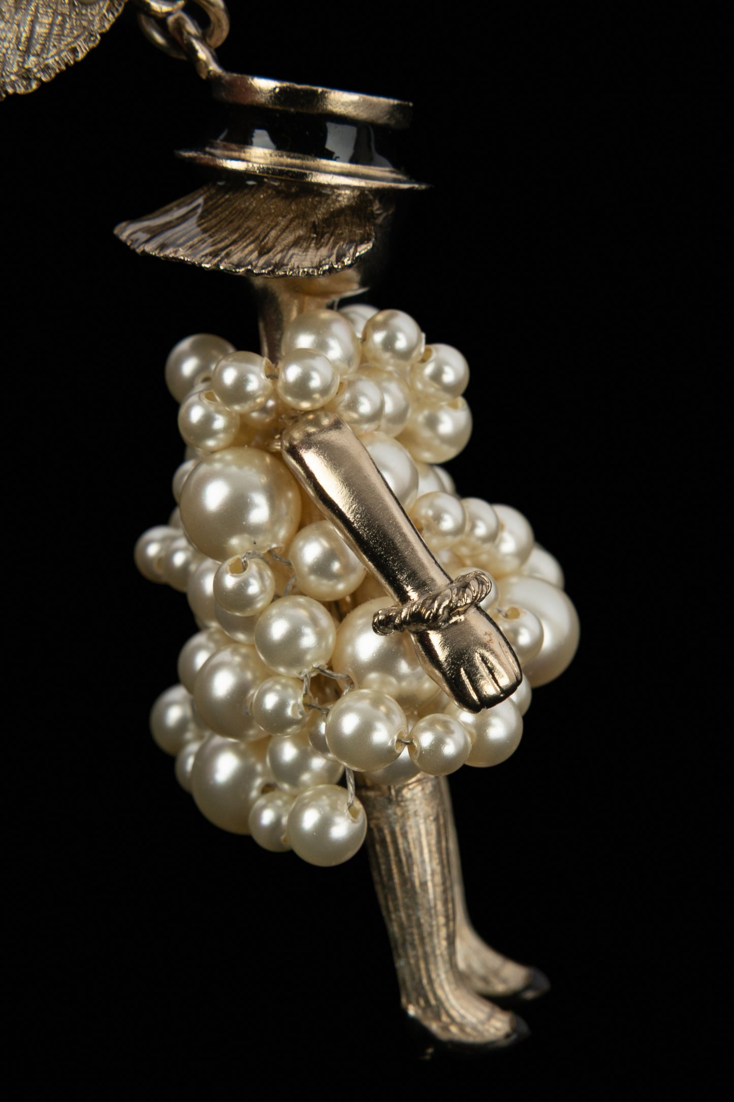 Broche figurine Chanel 2014