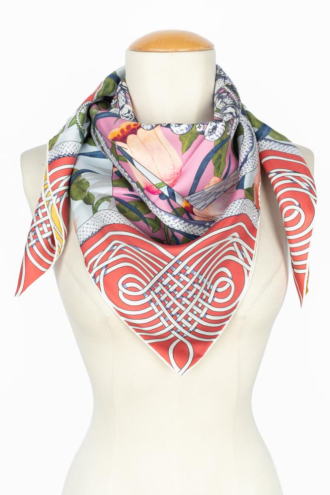 Foulard / Carré "Brandebourgs Fleuris" double face Hermès