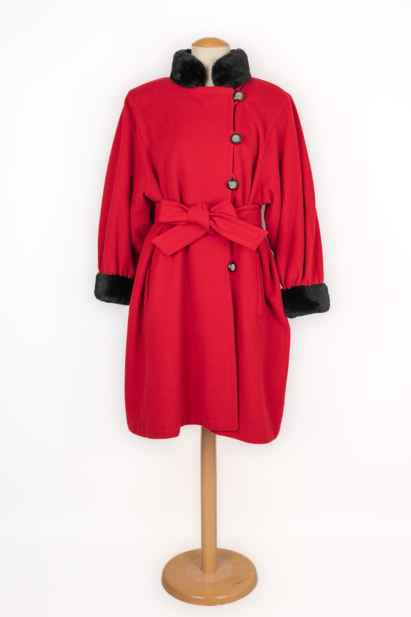 Manteau rouge Yves Saint Laurent