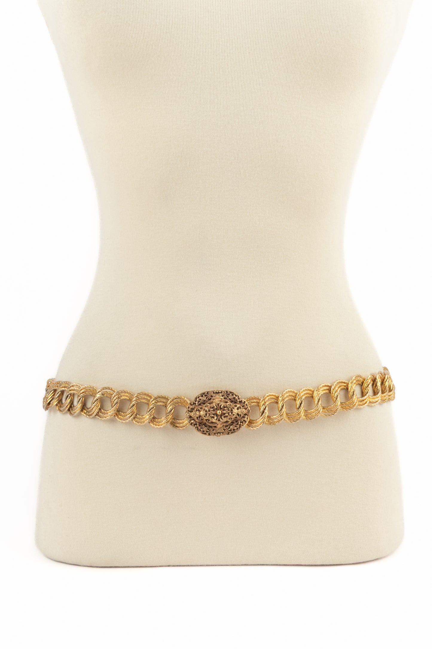 Ceinture dorée Chanel
