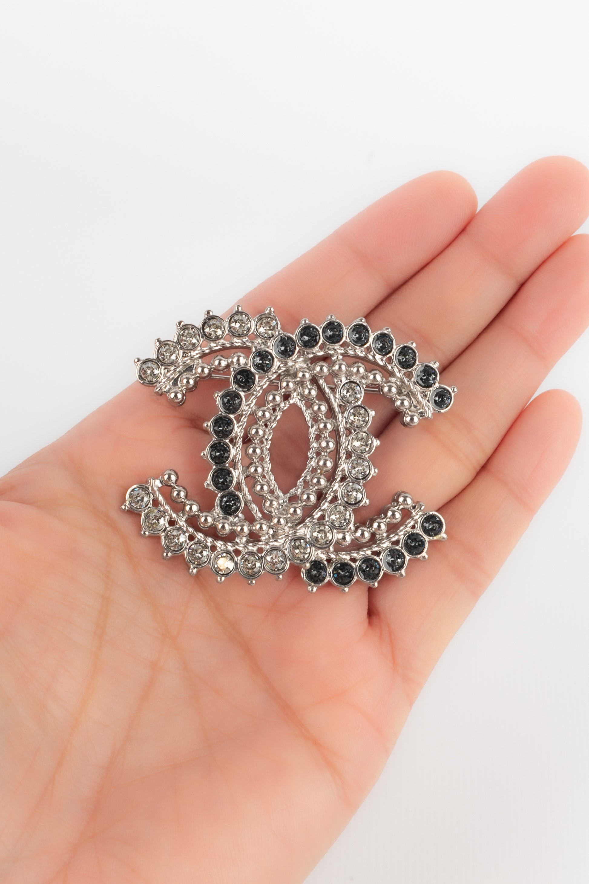 Broche cc Chanel