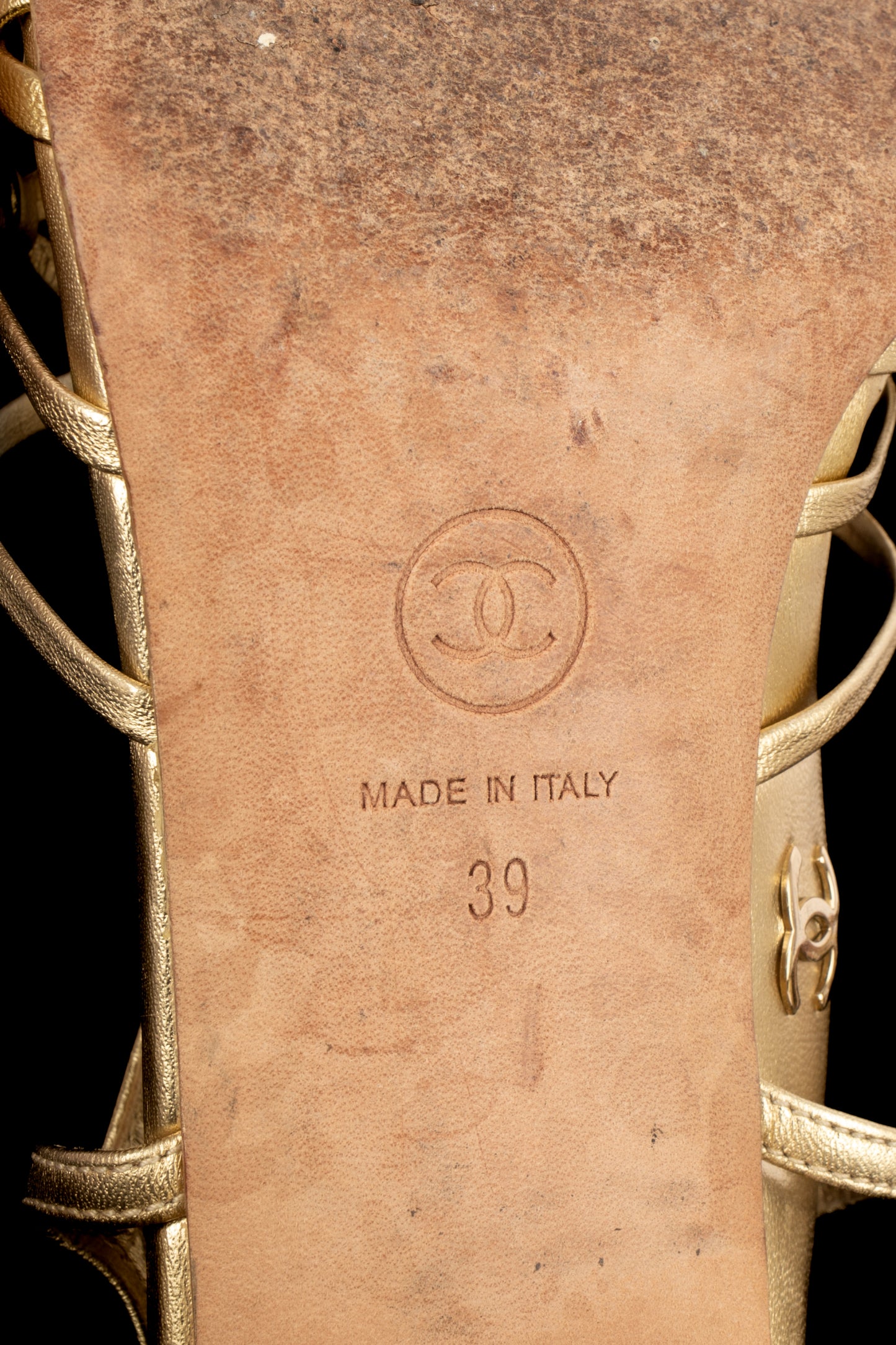 Sandales dorées Chanel