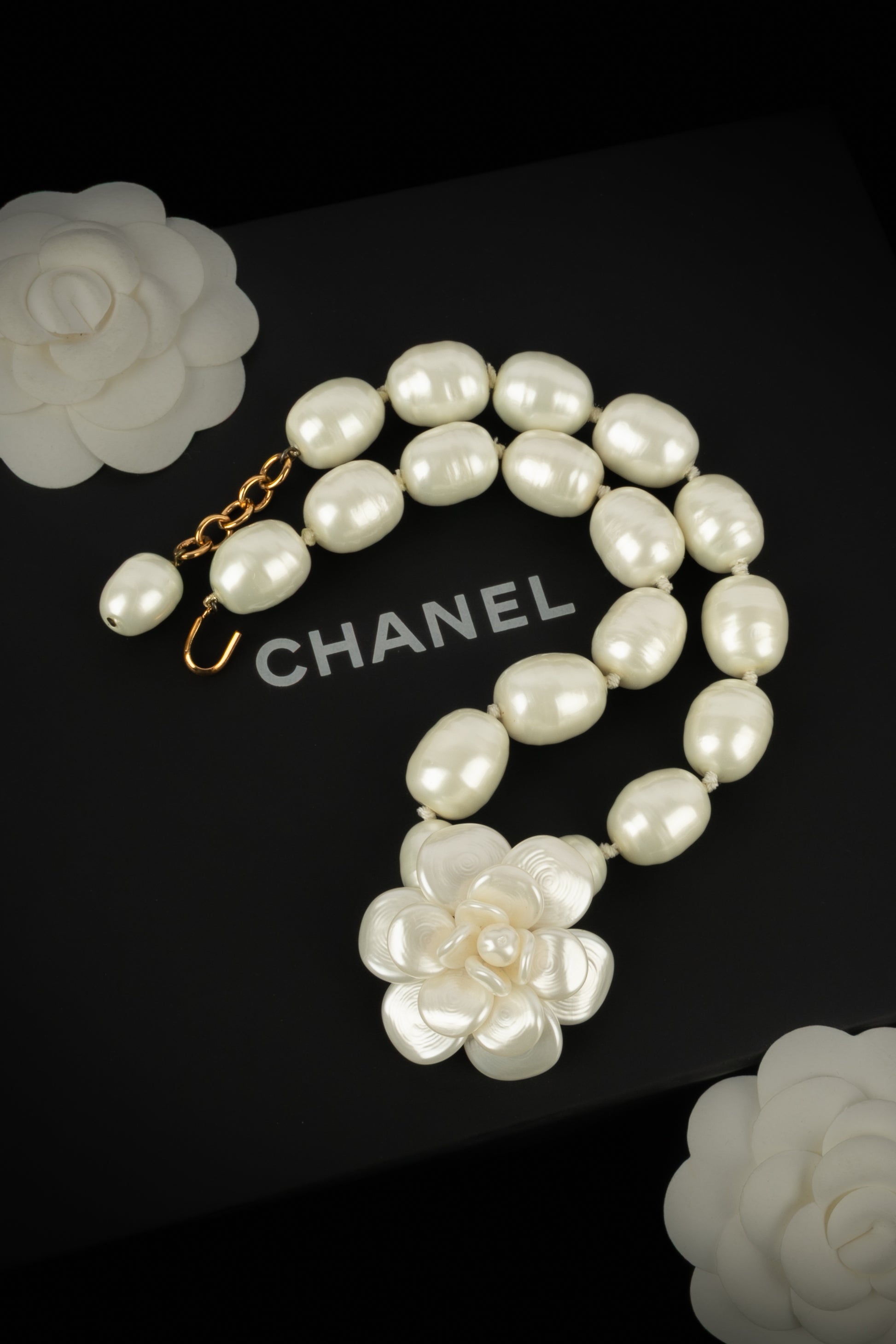 Collier camélia Chanel 1998