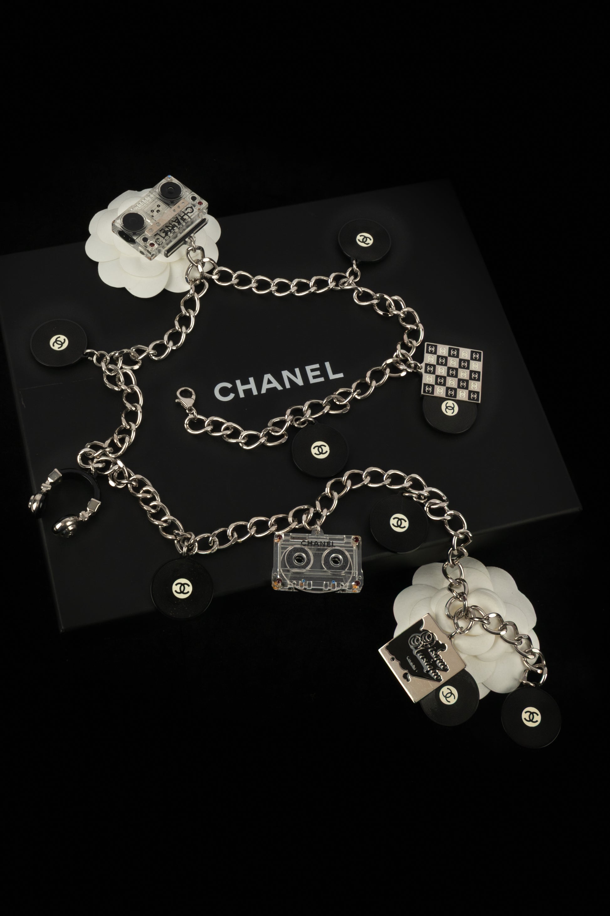 Collier breloques Chanel Printemps 2004