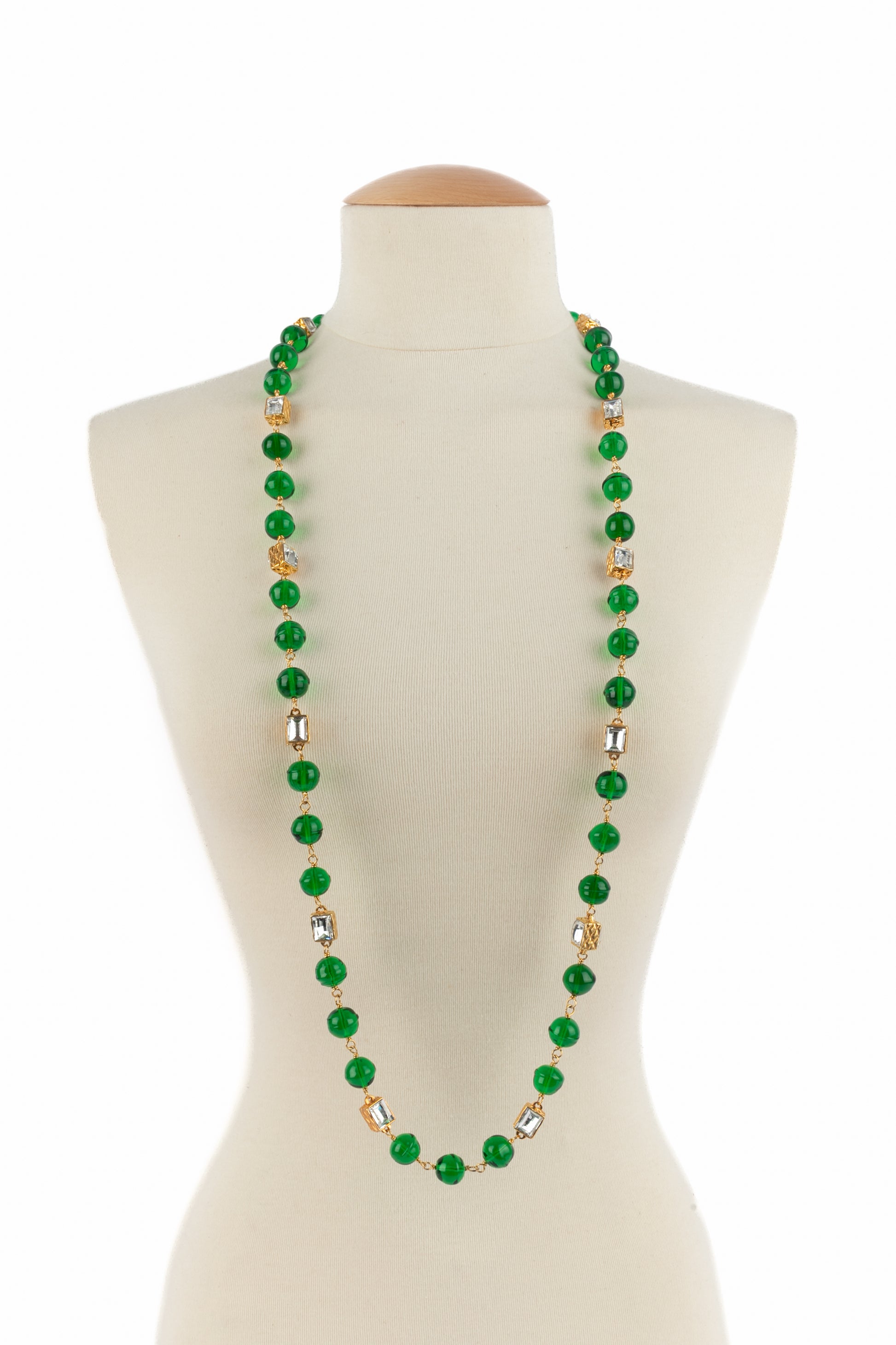 Collier de perles vertes Chanel 