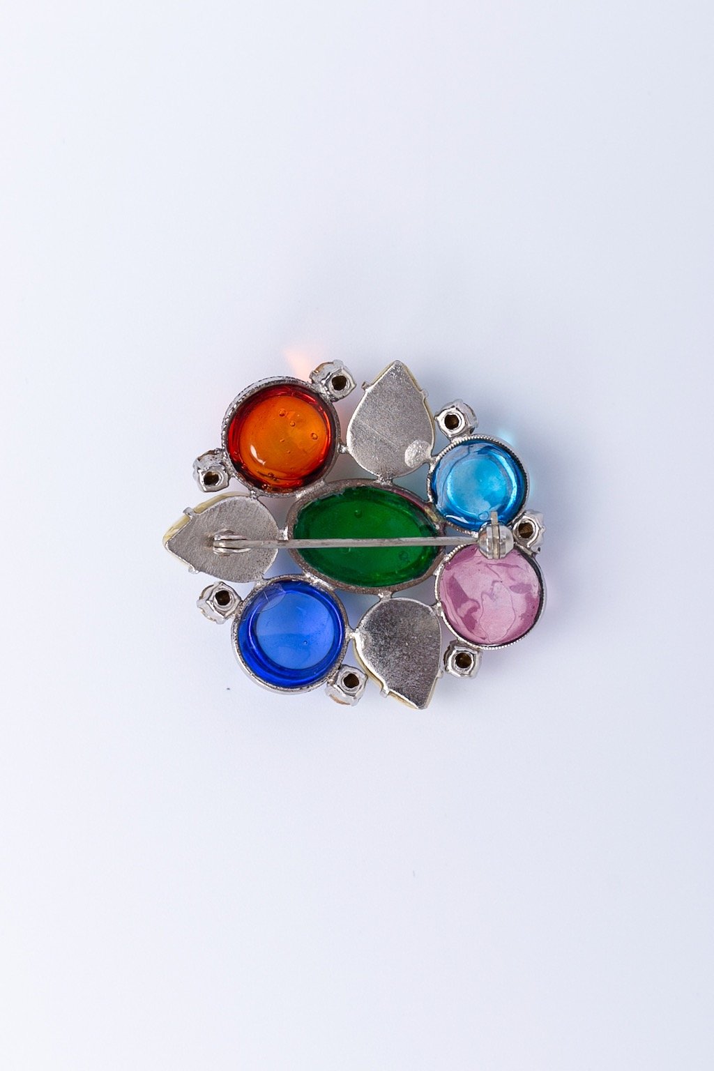 Broche en pâte de verre multicolore