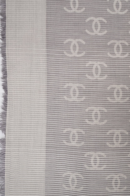 Foulard gris Chanel