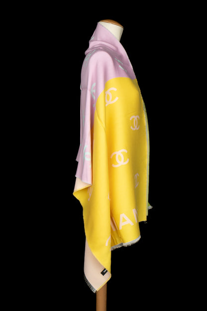 Écharpe tricolore Chanel