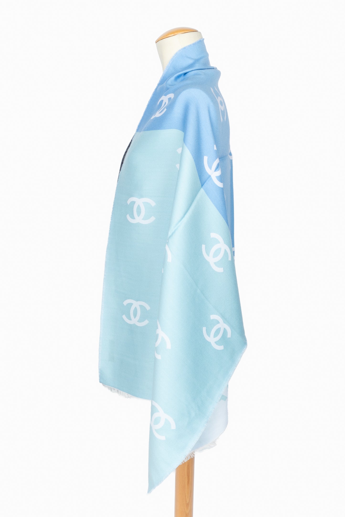 Écharpe tricolore Chanel