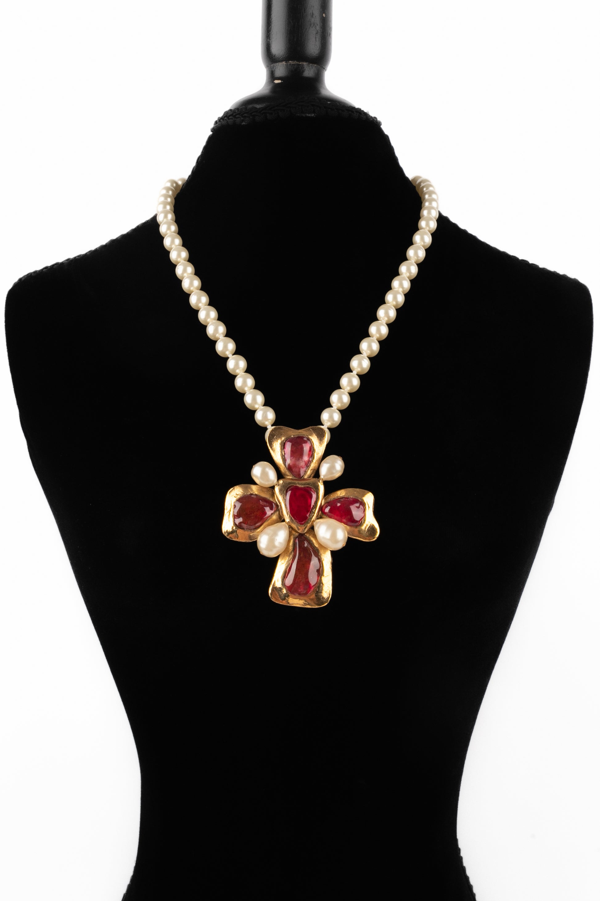 Collier croix Chanel