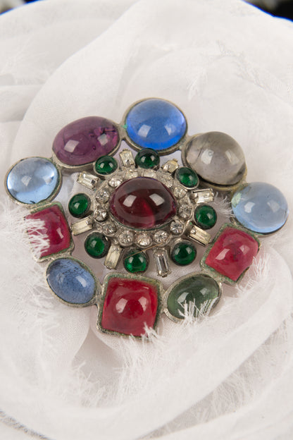 Broche en pâte de verre Chanel 1960's