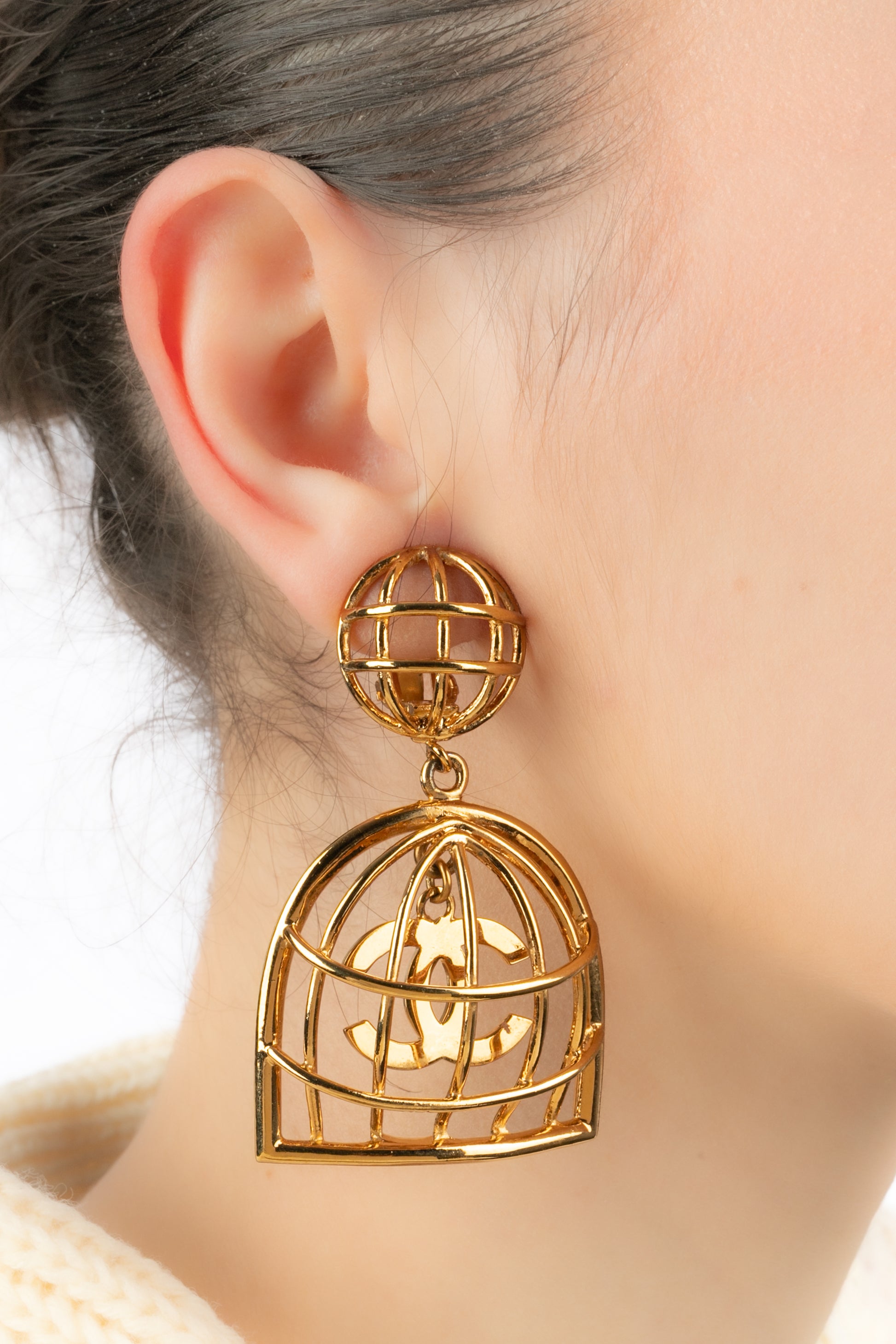 Iconiques boucles d'oreilles "cages" Chanel 1993