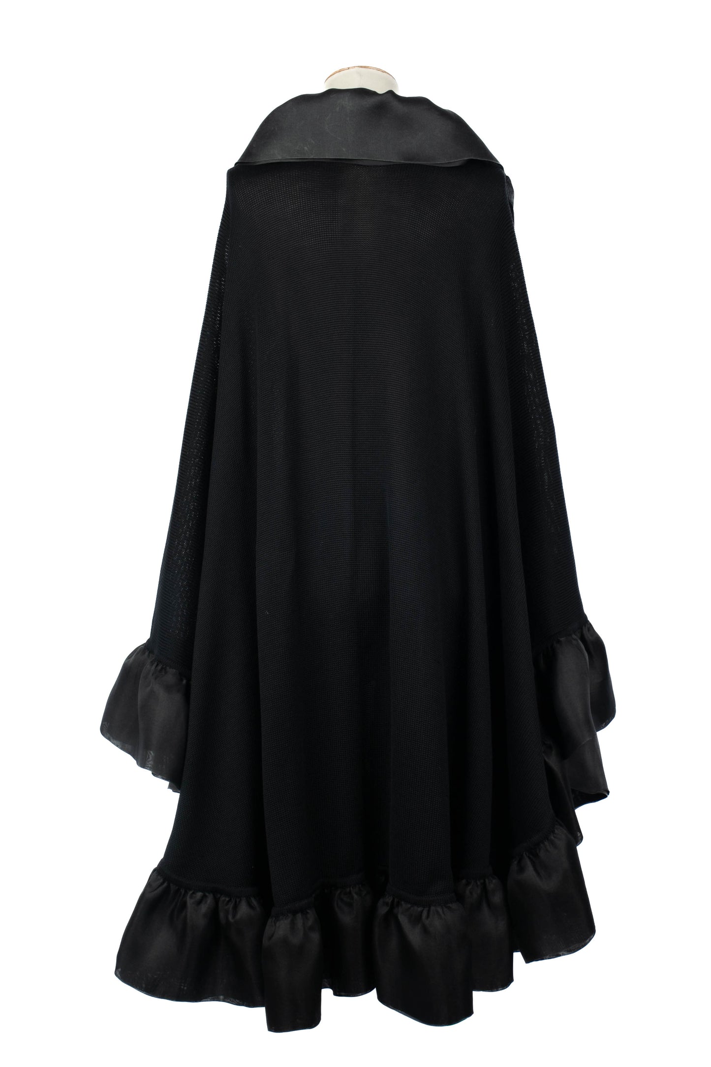 Cape en soie noire Isabel Canovas