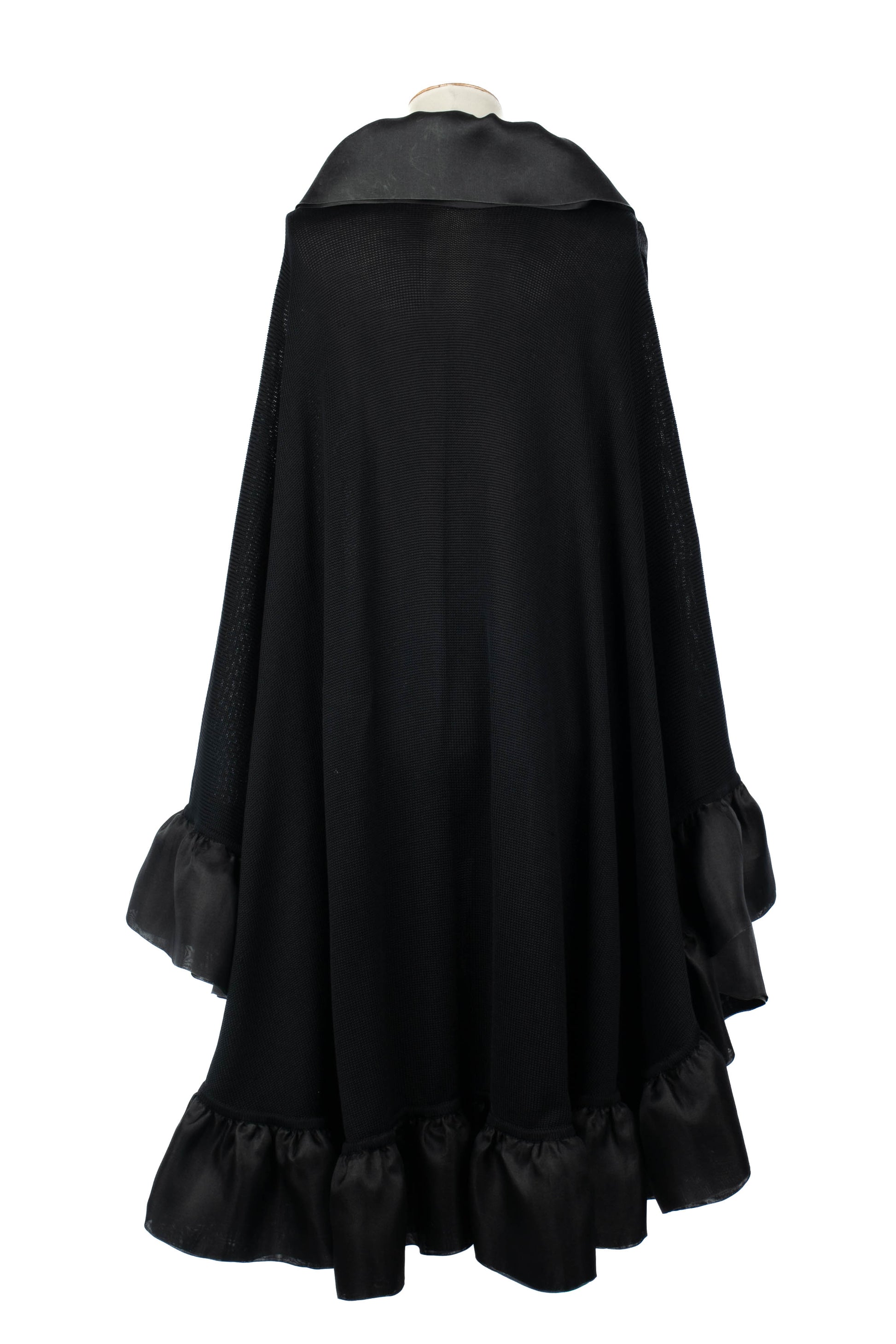 Cape en soie noire Isabel Canovas