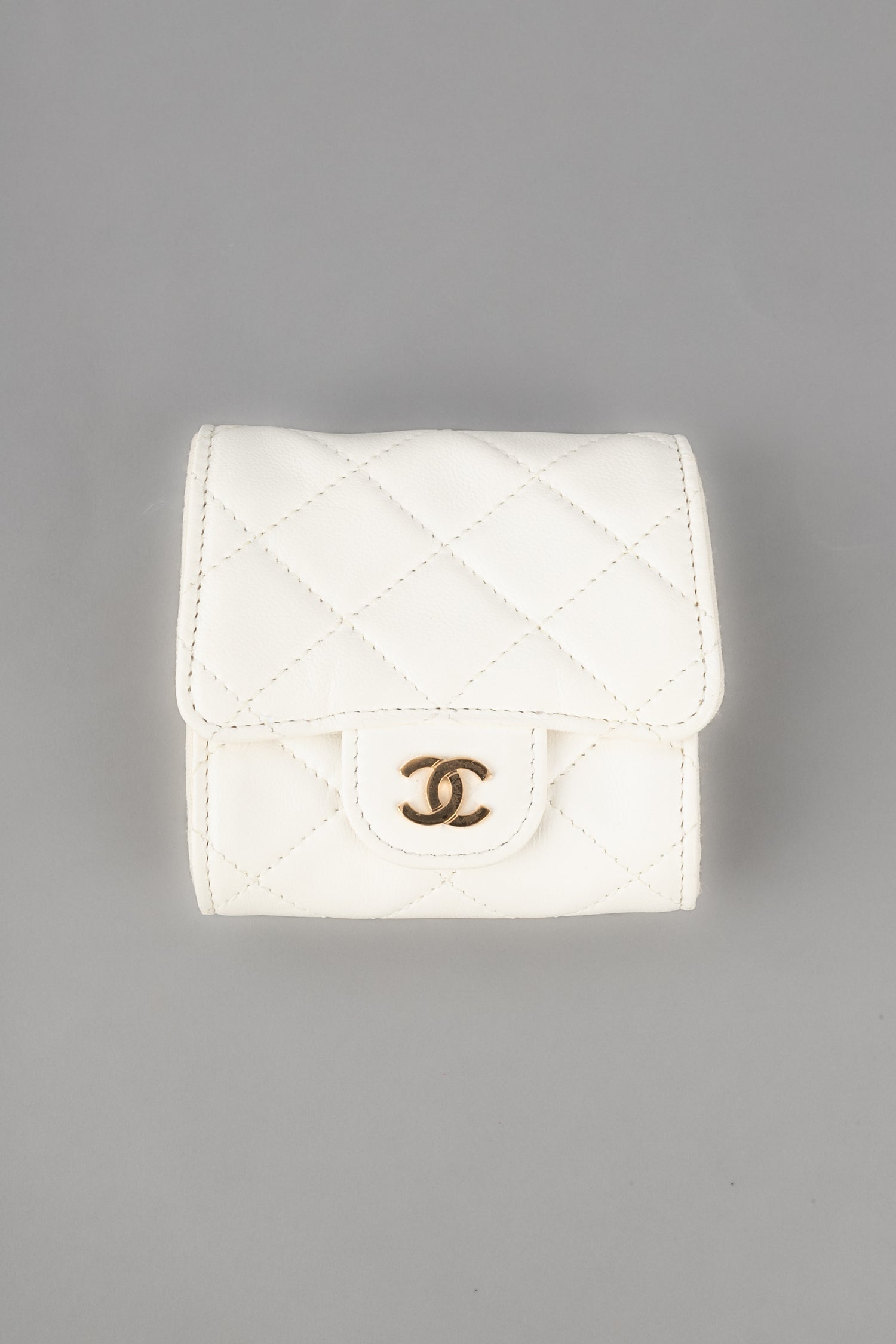 Bracelet manchette en cuir Chanel 