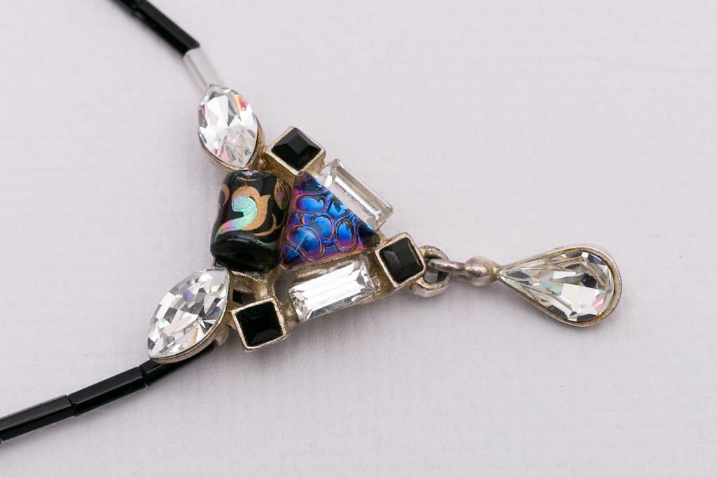 Collier court de perles et strass Christian Lacroix