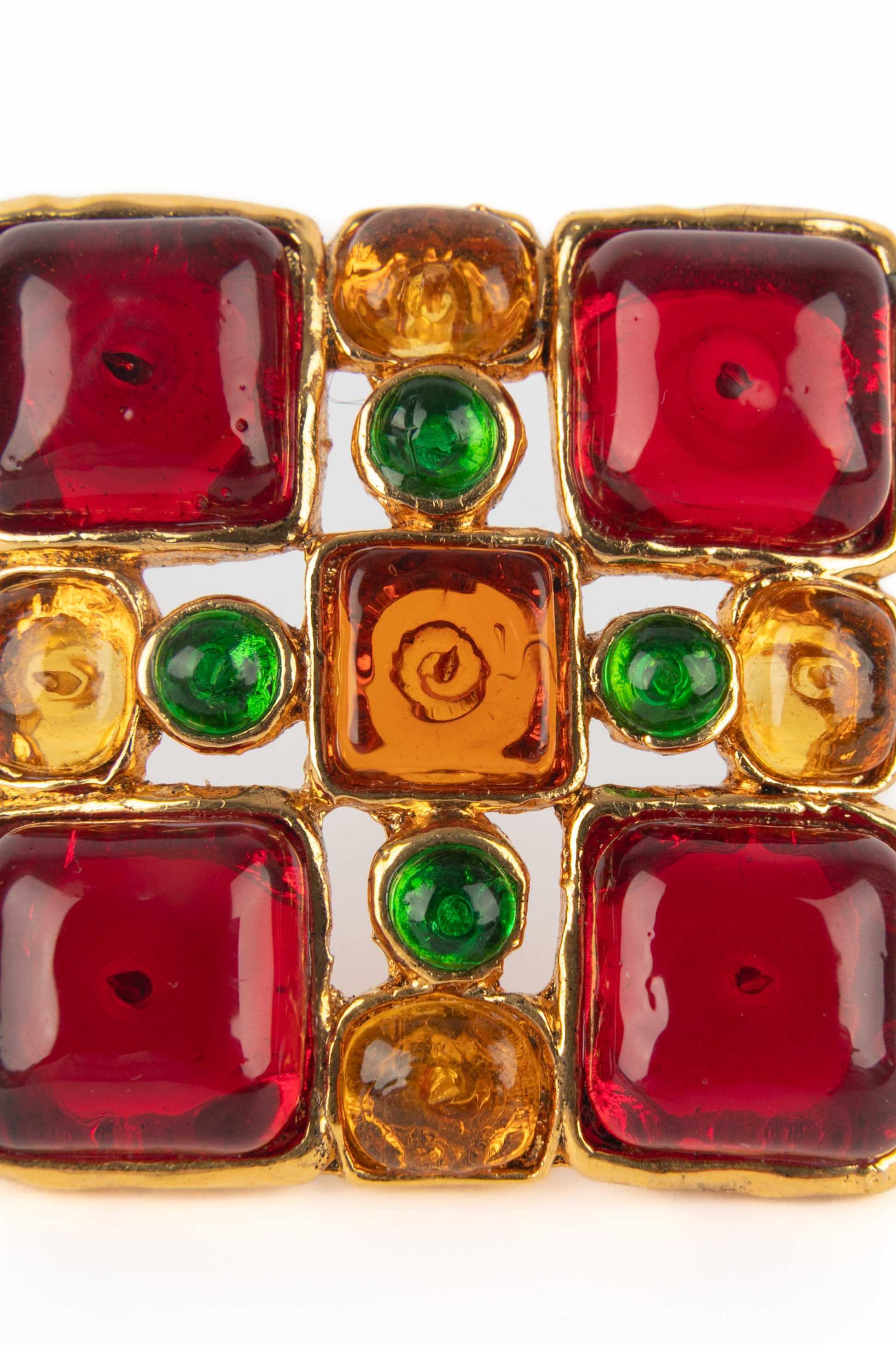 Broche en pâte de verre Chanel 