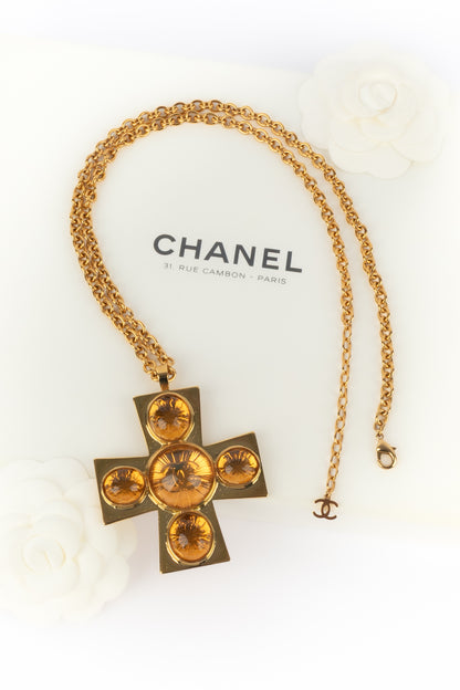 Collier croix Chanel Pre Fall 2022