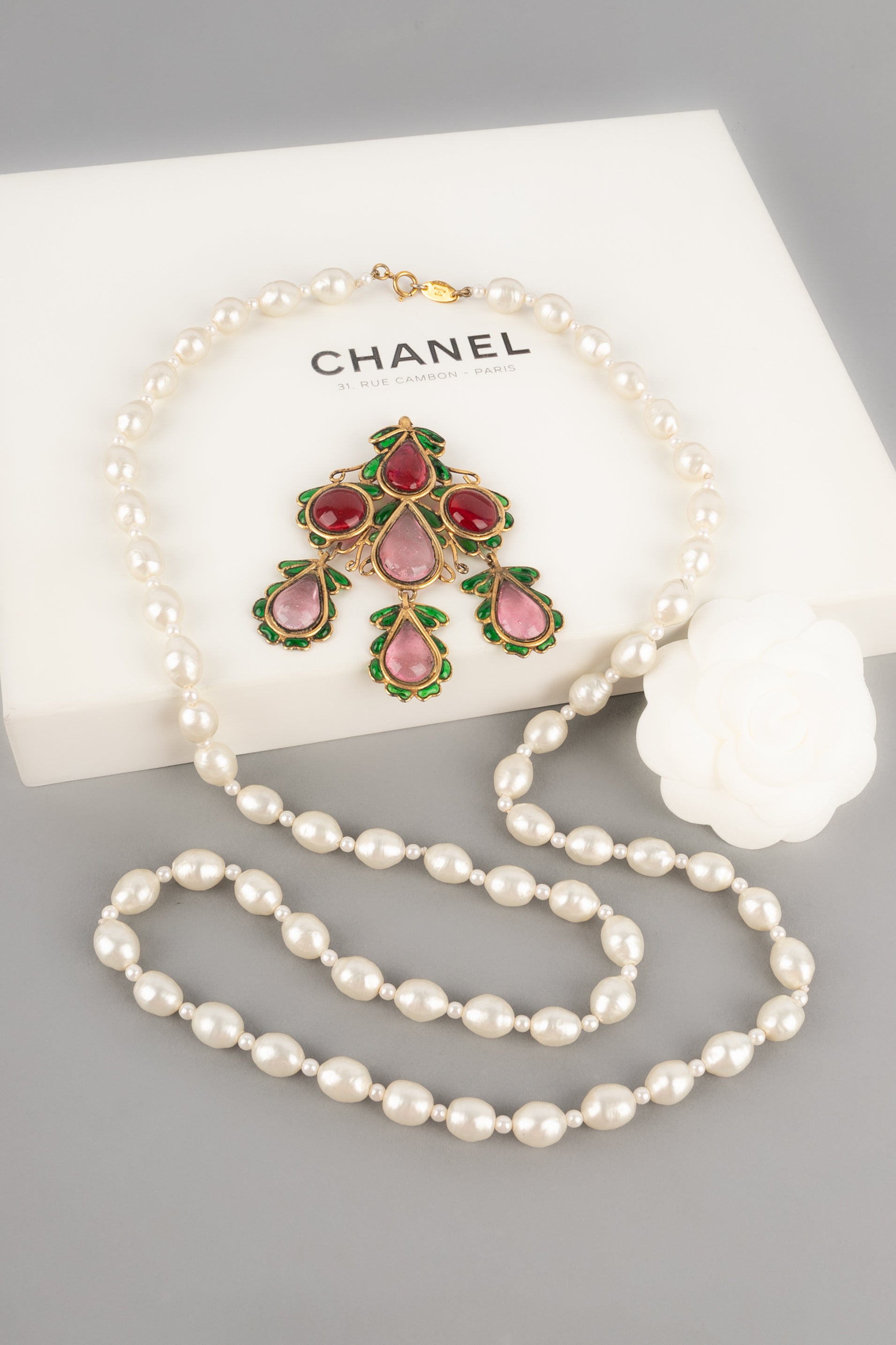 Collier en pâte de verre Chanel