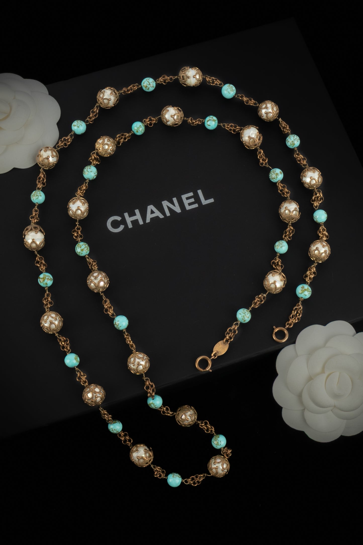 Collier sautoir Chanel époque Coco