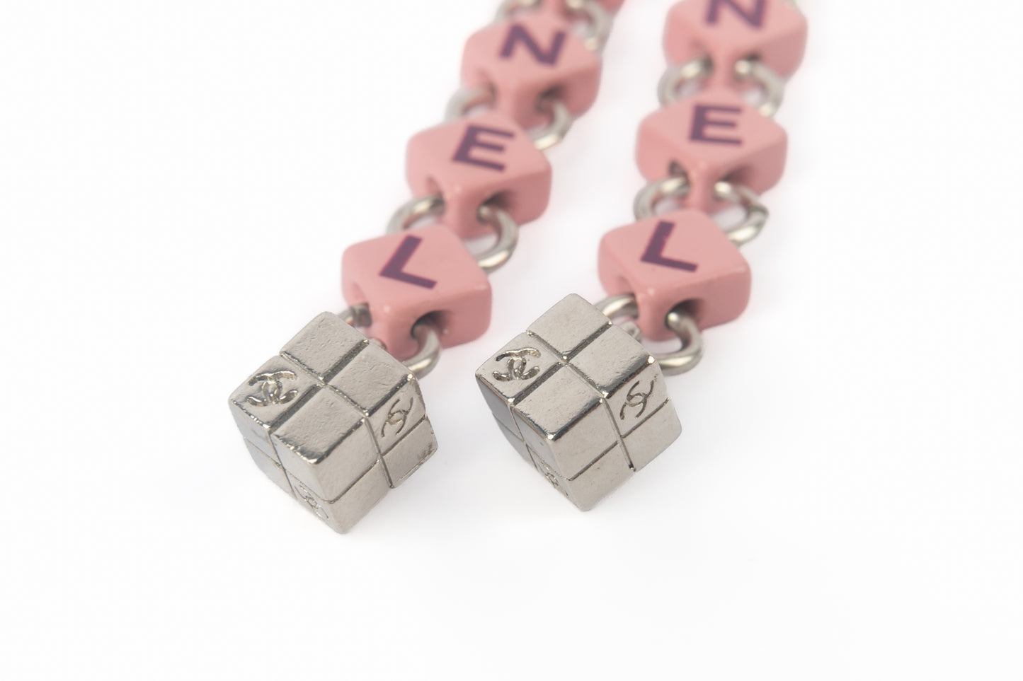 Boucles d'oreilles roses Chanel 2004