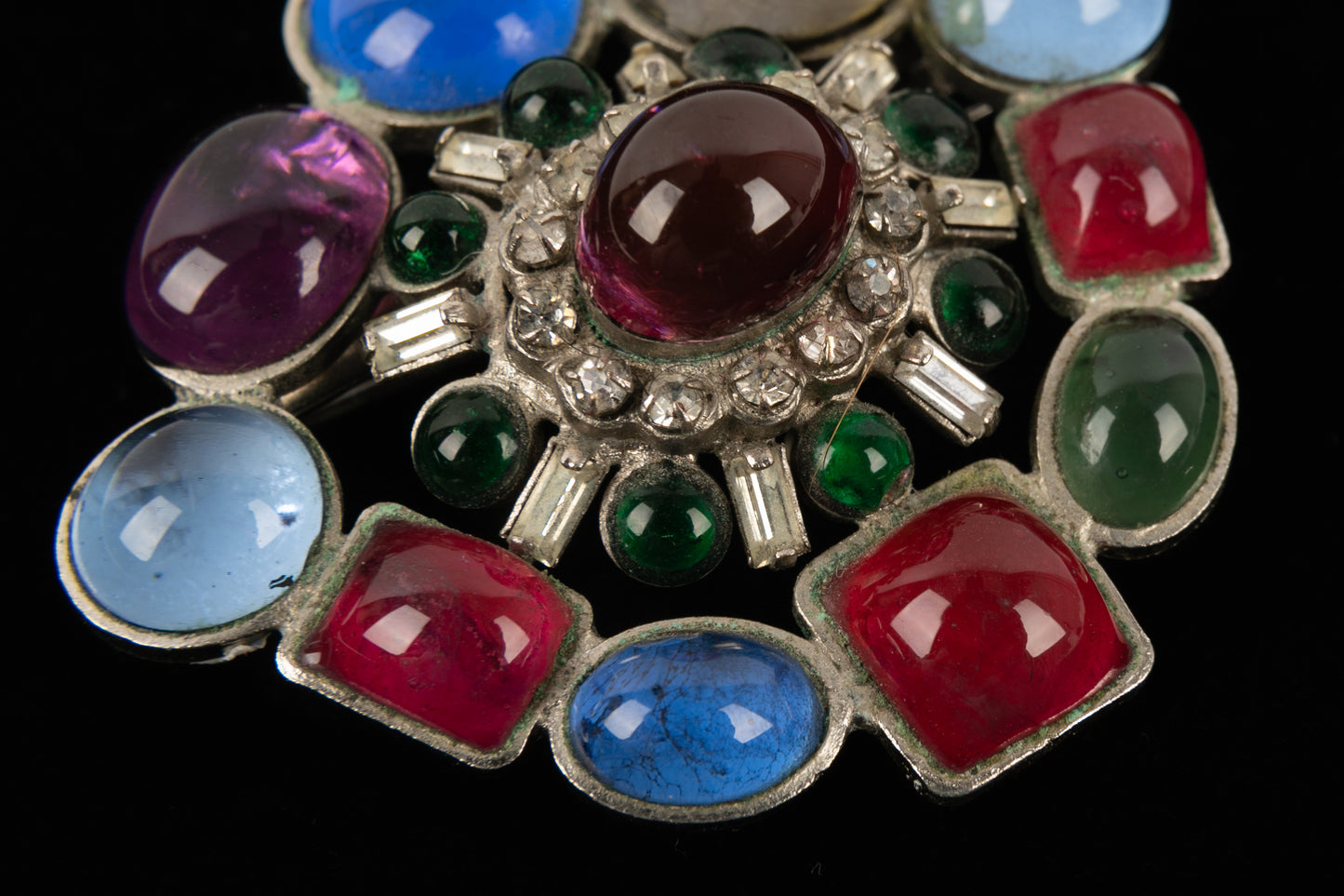 Broche en pâte de verre Chanel 1960's