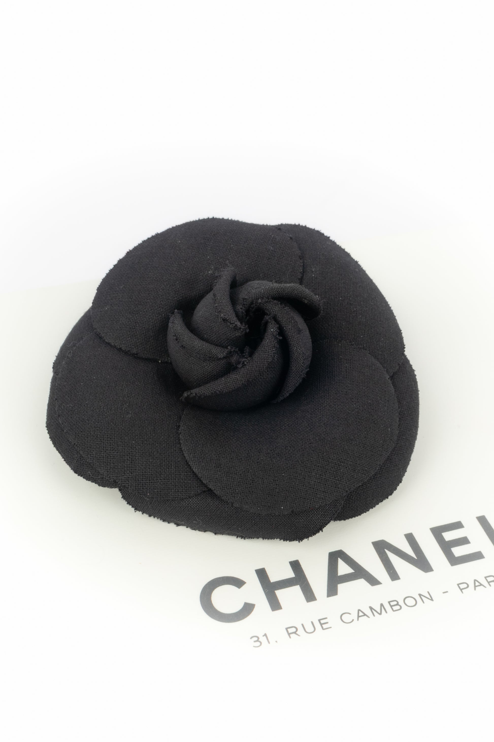 Broche camélia Chanel