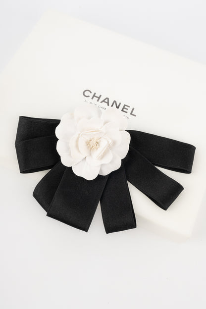 Broche camélia Chanel 